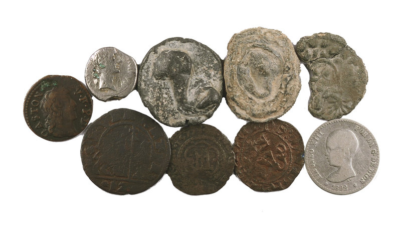 Lote de 9 monedas formado por 1 quinario de Augusto, 3 plomos, 4 cobres medieval...