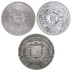 1974 y 1975. República Dominicana. 1 (dos) y 10 pesos. Lote de 3 monedas en plata. S/C-/Proof.