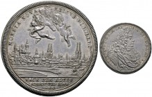 Altdeutsche Münzen und Medaillen 
 Nürnberg, Stadt 
 Doppeltaler o.J. (1706). Stempel von G. Hautsch. Münzmeister G.F. Nürnberger. Stadtansicht von ...