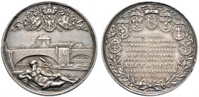 Altdeutsche Münzen und Medaillen 
 Nürnberg, Stadt 
 Silbermedaille 1697 von G. Hautsch, auf die Erneuerung der Hallertorbrücke. Neun Zeilen Schrift...