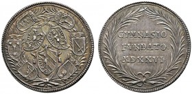 Altdeutsche Münzen und Medaillen 
 Nürnberg, Stadt 
 Silbermedaille o.J. (1726) von G.F. Nürnberger, auf die 200-Jahrfeier des Gymnasiums. Drei Wapp...