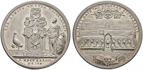 Altdeutsche Münzen und Medaillen 
 Nürnberg, Stadt 
 Silbermedaille 1733 von P.P. Werner, auf das Stückschießen. Auf einem mit Platten belegten Grun...