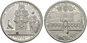 Altdeutsche Münzen und Medaillen 
 Nürnberg, Stadt 
 Zinnmedaille mit Kupferstift 1733 von P.P. Werner, auf das Stückschießen. Wie vorher. Slg. Erl....