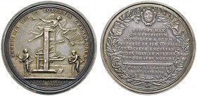Altdeutsche Münzen und Medaillen 
 Nürnberg, Stadt 
 Silbermedaille 1740 von A. Vestner, auf die 300-Jahrfeier der Erfindung des Buchdrucks. Buchdru...