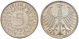 Deutsche Münzen und Medaillen ab 1871 
 Bundesrepublik Deutschland 
 5 Deutsche Mark 1951 J. Kursmünze. J. 387. Auflage: 250 Exemplare
 feine Tönun...