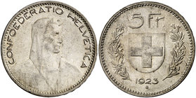 1923. Suiza. 5 francos. (Kr. 37). 24,94 g. AG. Escasa. EBC+.