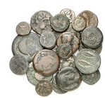 Lote de 23 monedas de cecas surtidas, incluye un denario con perforación. A examinar. BC-/MBC.