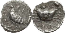 Sicily. Akragas. AR Litra, circa 470-420 BC. D/ AKRA. Sea eagle standing left on Ionic capital. R/ Crab. Below, ΛΙ (retrograde). SNG ANS 989-95 var. (...