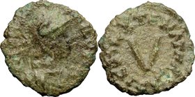 Ostrogothic Italy. Athalaric (526-534). AE Pentanummium, Rome mint. D/ [INVICTA ROMA] Helmeted bust of Roma right. R/ DN ATHALARICVS RX. Large V. Cf. ...