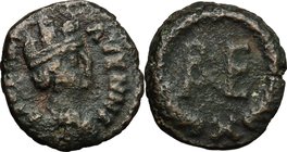 Ostrogothic Italy. AE Decanummium. Municipal bronze coinage of Ravenna, circa 536-554 AD. D/ FELIX RAVENNA. Crowned and draped bust of Ravenna right. ...