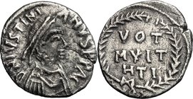 Justinian I (527-565). AR Siliqua, Carthage mint. D/ DN IVSTINIANVS PP AG. Pearl-diademed, draped and cuirassed bust right. R/ VOT/MVLT/HTI in three l...