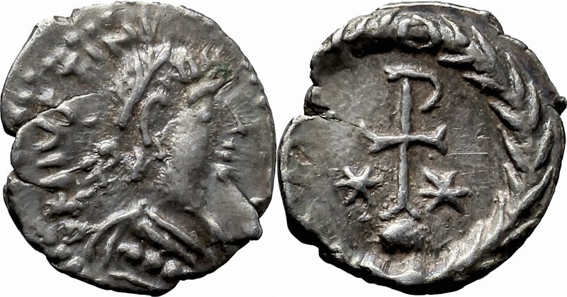 Justinian I (527-565). AR Half Siliqua, Ravenna. D/ DN IVSTINIANVS [ ]. Diademed...