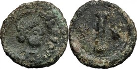 Maurice Tiberius (582-602). AE Decanummium, Ravenna mint. D/ Helmeted, draped and cuirassed bust right. R/ Large I; star to left and right; all within...