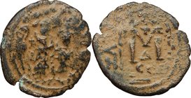 Arab-byzantine, Umayyad Caliphate, pre-reform coinage. AE Fals, Tiberias mint, 41-77 H / 661-697 AD. D/ Heraclius, flanked by Heraclius Constantine an...
