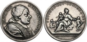 Clemente XIII (1758-1769), Carlo Rezzonico. Medaglia annuale, A. IX. D/ CLEMENS XIII PONT M A IX. Busto a destra con camauro, mozzetta e stola. R/ PAT...