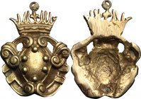 Stemma Medici sormontato da corona con il giglio di Francia. XVII-XVIII sec. AE dorato. 65 x 47 mm. Appiccagnolo. SPL.
