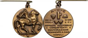 Medaglia Adunata Nazionale Combattenti per l'inaugurazione del monumento a Diaz a Napoli, A. XIV. AE. mm. 32.50 Appicagnolo con spillone. SPL.