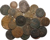 Lotto di 31 monete di varie date e nominali di ambito pontificio. Notato un baiocco di Sede Vacante. Possibili rarità. AE.