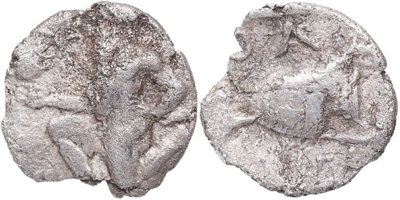 350-340 aC. Trihemiobol. Thasos. BM 3.53-6. Ag. 0,65 g. Satiro de rodillas con c...