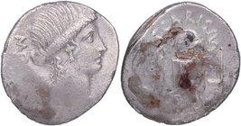46 aC. Familia "Gens Carisia". Denario. Craw. 484 – 2 . Ag. 3,45 g. Cabeza de la personificación de Juno Moneta a la derecha, detrás MONETA /Tenazas, ...