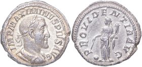 235-236 dC. Maximino I. Roma. Denario. RIC IV Maximinus Thrax 13 (denarius). Ag. 2,67 g. IMP MAXIMINVS PIVS AVG: Busto de Maximino I, laureado, drapea...