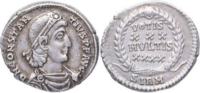 351-355 dC. Constantino II. Sirmio. Siliqua. RIC VIII Sirmium 15. Ag. 2,13 g. D N CONSTAN-TIVS P F AVG: Busto de Constantius II, diadema de perlas, dr...