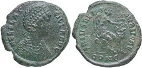 383-386 dC. Constantinopla . Maiorina. RIC IX Constantinopolis 55. Ae. 4,70 g. AEL FLAC – ILLA AVG, Busto de Aelia Flacilla con diadema y drapeado a l...