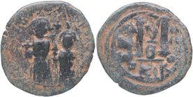 518-522 dC. Justino II Con Sofia. 1/2 Follis. KYZ. Ae. 9,92 g. Anv. IVSTI-NVS D P AVG. Justino II y Sofia sentados cara a cara en un trono doble, envu...