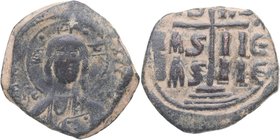 968-1034. Romano III Argyros (968-1034). Follis. Ae. 11,00 g. Diametro: 27mm. Anv. + EMMA-NOVHA / IC - XC. Gran busto de Cristo Antiphonetes de pie en...