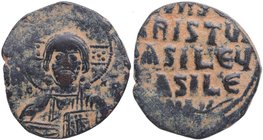 976-1028 dC. Albahaca II y Constantino VIII. Constantinopla. 1/2 Follis. Ae. 7,50 g. + EMMA - NOVHA / IC - XC. Busto de Cristo Antiphonetes de pie del...