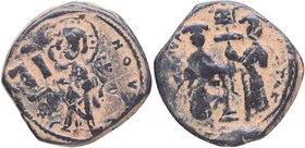1059-1067. Constantino X Ducas y Eudocia. Constantinopla. Follis. Resello IL . Ae. 7,64 g. Eudocia y Constantine de pie frente a frente, coronados y v...