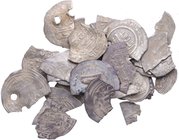 Siglos VIII-XI. 35 trozos de monedas hispano-arabes. Ag. Est.60.