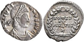 Julian II, 360-363. Siliqua (Silver, 18 mm, 2.14 g, 7 h), Treveri. D N CL IVLIANVS AVG Pearl-diademed, draped and cuirassed bust of Julian II to right...