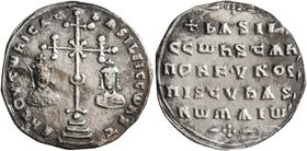 Basil II Bulgaroktonos, with Constantine VIII, 976-1025. Miliaresion (Silver, 23 mm, 2.14 g, 6 h), Constantinopolis, 977-989. ЄҺ TUVTω ҺICAT' baSILЄI ...