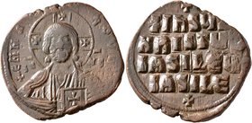 Anonymous Folles, time of Basil II & Constantine VIII, circa 976-1025. Follis (Bronze, 29 mm, 9.47 g, 6 h), Class A2, Constantinopolis. +ЄMMANOVHΛ Nim...