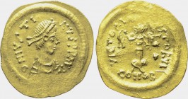 JUSTIN II (565-578). GOLD Tremissis. Constantinople.
