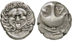 GRECHE - TRACIA - Apollonia Pontica - Dracma - Testa della Gorgone di fronte /R Ancora, nel campo gambero e lettera A S. Cop. 456 (AG g. 2,92) Decentr...