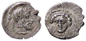 GRECHE - CILICIA - Tarso - Datames (378-372 a.C.) - Obolo - Testa Arethusa di fronte /R Testa elmata di Ares a d. S. Levante 98 var. (AG g. 0,67)
BB+