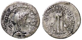 ROMANE IMPERIALI - Bruto († 42 a.C.) - Denario - Busto velato della Libertà a d. /R Tripode tra ascia e simpulum B. 37; Cr. 502/2 (AG g. 3,5)
qBB/BB...