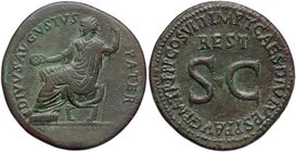 ROMANE IMPERIALI - Augusto (27 a.C.-14 d.C.) - Sesterzio (Restituzione di Tito) - Augusto radiato seduto a s. con ramo d'olivo e scettro, davanti a lu...