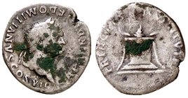 ROMANE IMPERIALI - Domiziano (81-96) - Denario - Busto laureato a d. /R Altare acceso attorniato da una ghirlanda C. 397; RIC T46 (AG g. 2,84) Sedimen...