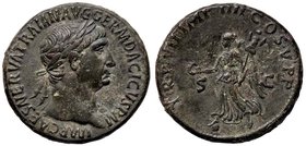 ROMANE IMPERIALI - Traiano (98-117) - Asse - Busto laureato a d. /R La Vittoria andante a s. con piede su globo, tiene una palma e uno scudo C. 604 (A...