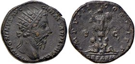 ROMANE IMPERIALI - Marco Aurelio (161-180) - Dupondio - Testa radiata a d. /R Trofeo alla cui base sono seduti due prigionieri, a d. una donna piangen...