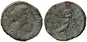 ROMANE IMPERIALI - Faustina II (moglie di M. Aurelio) - Sesterzio - Busto drappeggiato a d. /R Faustina velata e con scettro su pavone in volo a d. C....