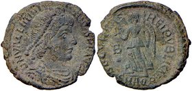 ROMANE IMPERIALI - Valentiniano I (364-373) - AE 3 (Aquileia) - Busto diademato e drappeggiato a d. /R La Vittoria andante a s. con corona e palma (AE...