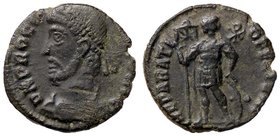 ROMANE IMPERIALI - Procopio (365-366) - AE 3 (Costantinopoli) - Busto diademato e corazzato a s. /R L'Imperatore stante di fronte con la testa a d. co...