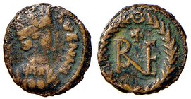 BARBARICHE - OSTROGOTI - Teodorico (489-526) - Decanummo (Ravenna) - Busto di Ravenna a d. con corona ad archetti /R Monogramma di Ravenna sormontato ...
