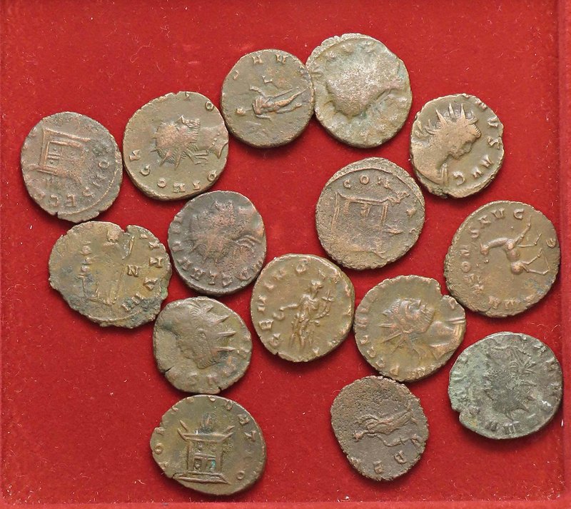 LOTTI - Imperiali Lotto di 15 bronzetti del III e IV secolo
B÷MB
