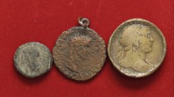LOTTI - Imperiali Sesterzio martellato, asse con appiccagnolo e bronzetto greco Lotto di 3 monete
B