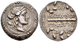 Macedon. Tetradracma. 158-149 a.C. Anv.: Escudo macedonio, en el centro, Artemisa Tauropolos a la derecha con carcaj. Rev.: Maza dentro de una corona ...